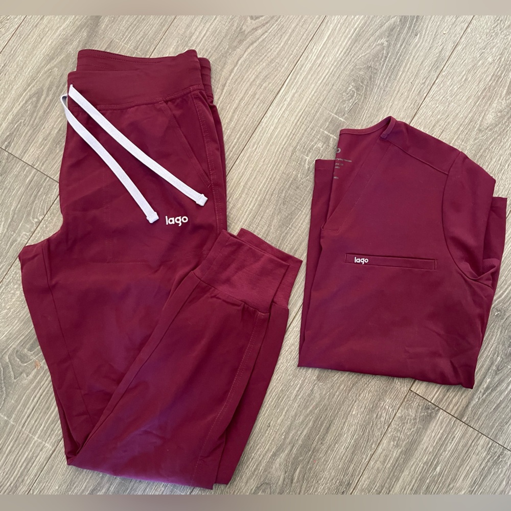 LAGO Women’s Small Scrub set - Cranberry Sigrid Joggers | Diamond One Pocket Top